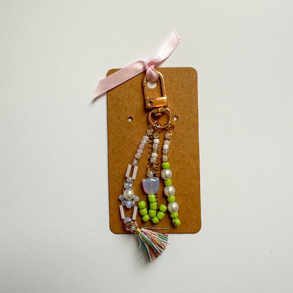 Handmade Floral Beaded Keychain - Picture 1 of 2
